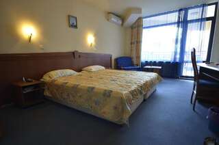 Отель Family Hotel Evridika Несебр Двухместный номер с 1 кроватью или 2 отдельными кроватями и балконом-9
